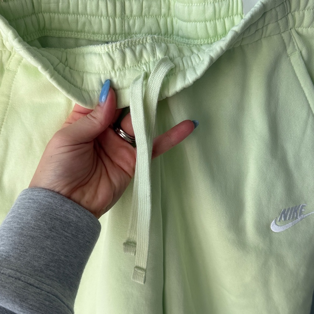Nike Girls Neon Yellow Jogger Sweatpants NWT - Picture 4 of 7